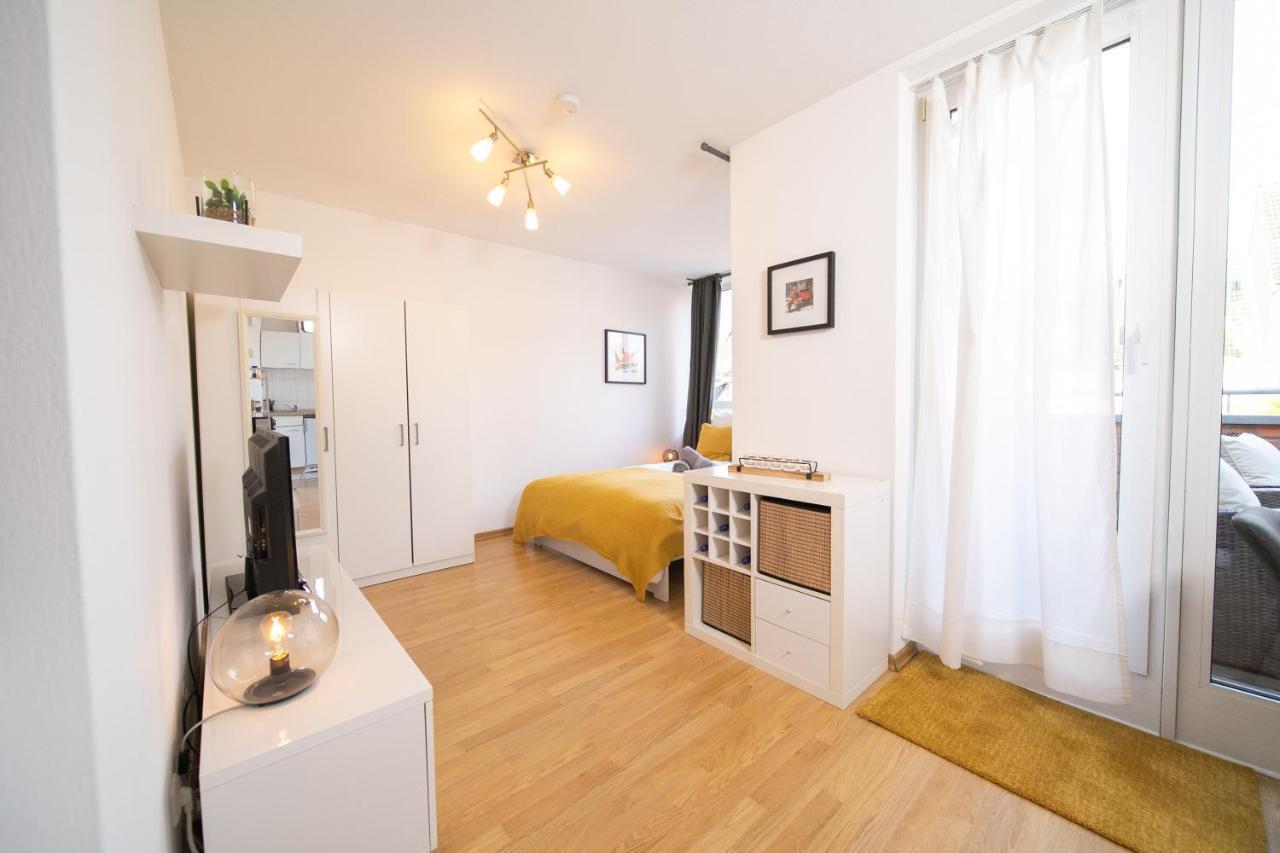 Studio Shiny - Zentral Mit Balkon - Messe - Kueche Нойс Екстериор снимка